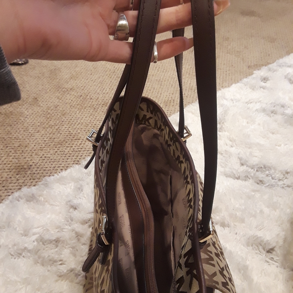 NWOT Michael Kors East West Monogrammed Voyager Tote - Picture 5 of 13